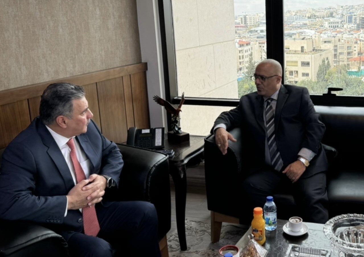 باذيب يبحث مع هيئة تنظيم الاتصالات الأردنية تعزيز التعاون المشترك